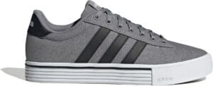 Adidas Daily 4.0 Cinza Masculino - Tênis Adidas Daily 4.0 Cinza Masculino casual com listras pretas e solado branco
