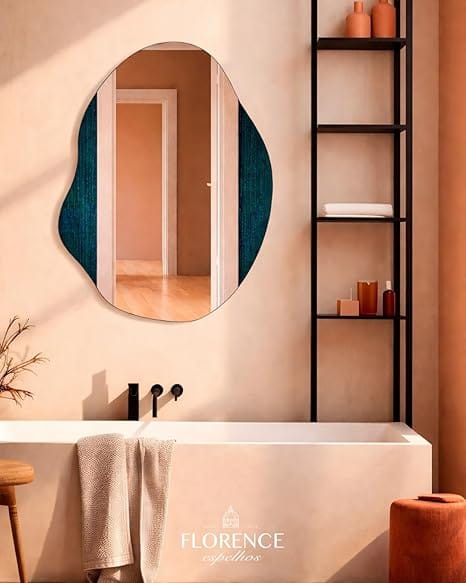 Espelho Orgânico Nuvem Decorativo lapidado 70x50cm Florence instalado em banheiro moderno