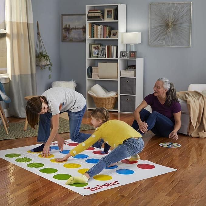 Jogo Twister Hasbro Games Novos Movimentos de Equilíbrio e Diversão - Imagem 9