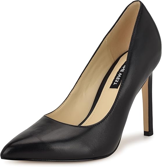 Scarpin Nine West Tatiana Couro Preto Feminino em couro preto com salto stiletto e design sofisticado