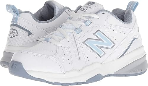 Tênis New Balance 608 V5 Feminino branco com azul claro para caminhada e academia