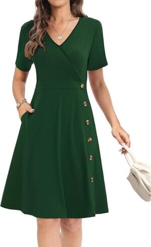 Vestido feminino casual linha A verde escuro com gola V e bolsos laterais