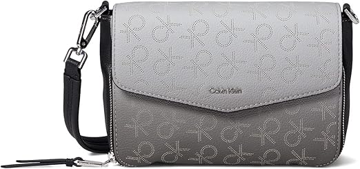 Bolsa Calvin Klein Ava Novelty Demi cinza com monograma e alça transversal ajustável