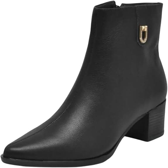 Bota feminina Via Marte preta de cano curto com salto bloco médio e bico fino